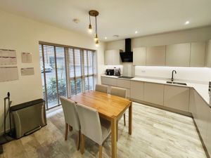 Kitchen diner- click for photo gallery